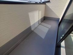 南向きで陽当たりの良いバルコニー。