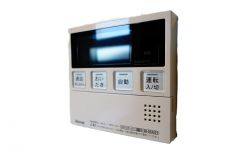 同仕様写真。キッチン横に給湯器リモコンを設置していますので、忙しい時間帯でもスイッチ一つでお風呂の用意ができますよ＾＾