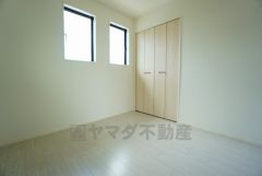 1階リビングに隣接する洋室。