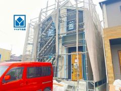 コンビニまで徒歩6分。スーパーまで徒歩13分。ドラッグストアまで徒歩12分。