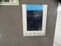 防犯性、セキュリティ対策に安心できるテレビモニター付きインターフォンです。セールスマン対策にもなり安心できます。