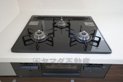 同仕様写真。3口コンロなので、効率よくお料理が楽しめます。毎日のお料理も楽しくなりますね＾＾