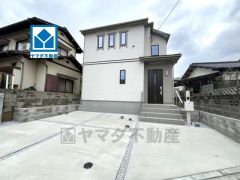 オール電化＾＾並列駐車2台＾＾南面バルコニー・屋根裏収納・各居室収納有＾＾篠栗線「篠栗」駅まで徒歩10分＾＾小・中学校まで徒歩4分圏内＾＾リビング階段・3面採光＾＾