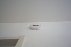 火災発生をいち早く知らせてくれる火災報知器は標準装備です。