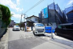 西鉄バス一 番田停まで徒歩2分。福岡空港駅まで一本。