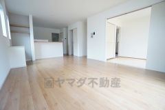 家族が集まる開放的なリビング＾＾思い思いの時間を過ごしたり、家族みんなで食事をしたり、素敵な団らんの場になりますね。