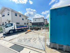 駐車スペースはゆとりある2台分を確保。マイカー用に、お客さま用に、余裕を持ってご利用いただけます^^