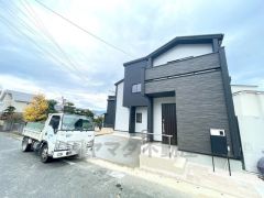 前面道路は、公道北西側約7ｍ。幅広く車の離合もスムーズです＾＾安全性、機能性に優れたオール電化で快適な新生活＾＾