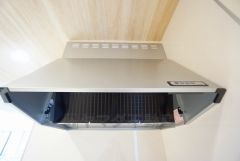 調理により発生する油煙や臭いを吸い込み、屋外へ排気してくれます。