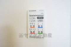 浴室暖房乾燥機には、暖房、乾燥、涼風、換気の4つの機能が付いています。タイマー付きです。