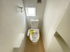トイレは2か所設けられているので、来客時にも気兼ねなく使えますね。