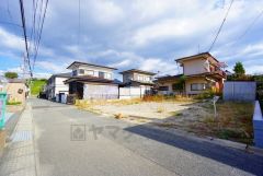 前面道路含む現地写真。大型車両の通行も少なく小さなお子様がいるご家庭でも安心です＾＾