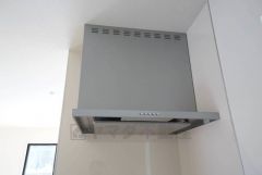 調理により発生する油煙や臭いを吸い込み、屋外へ排気してくれます。