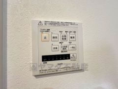 浴室暖房乾燥機には、暖房、乾燥、涼風、換気の4つの機能が付いています。タイマー付きです。