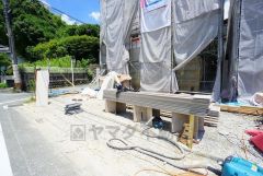 カースペースは停めやすい並列駐車3台付きで来客時も安心です＾＾ 自転車やバイクなども置ける広さです＾＾