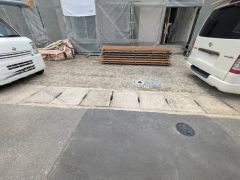 駐車スペースはゆとりある3台分を確保。マイカー用に、お客さま用に、余裕を持ってご利用いただけます。