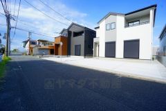 浴室暖房乾燥機、省エネ給湯器、シャッター、温水洗浄便座標準装備。