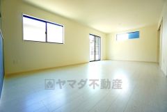 断熱性能の窓ガラスを採用。省エネ、光熱費カットにも貢献します。 夏は涼しく、冬は暖かく快適に過ごせます。