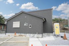 西鉄バス「立岩」停徒歩3分。通勤や通学に便利＾＾