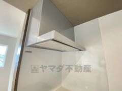 調理により発生する油煙や臭いを吸い込み、屋外へ排気してくれます。