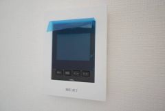 防犯性、セキュリティ対策に安心できるテレビモニター付きインターフォンです。セールスマン対策にもなり安心できます。