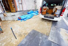 カースペースは停めやすい並列駐車2台つきです。