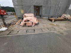 駐車スペースはゆとりある3台分を確保。マイカー用に、お客さま用に、余裕を持ってご利用いただけます。
