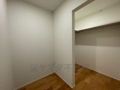 1階リビング横約2.7帖の洋室にはウォークインクローゼット付き＾＾