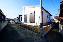 食器洗浄乾燥機、浴室暖房乾燥機、温水洗浄便座標準装備。田川バイパスまで車で約5分（350ｍ）遠出のお出かけや通勤に便利＾＾