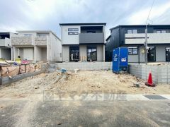 駐車スペースはゆとりある3台分を確保。マイカー用に、お客さま用に、余裕を持ってご利用いただけます。