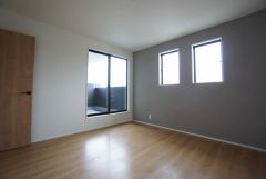 主寝室はアクセントクロスがオシャレですね。インテリアでどんな部屋にするのか考えるのも楽しみです。