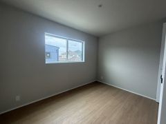 住む人のこだわりを活かす洋室＾＾日当たりがよく、寝室としての利用もおすすめ。広めのクローゼットもあり荷物もすっきり片付けれ、ゆとりのある暮らしが出来ます＾＾