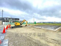 カースペース並列2台＾＾ご夫婦で1台ずつ所有出来ます。