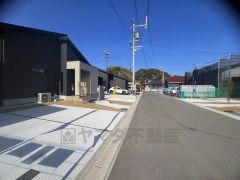 前面道路は広く、駐車もラクラクです＾＾