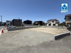 駐車スペースはゆとりある2台分を確保。マイカー用に、お客さま用に、余裕を持ってご利用いただけます^^