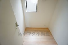 同仕様写真。2階にはテレワークルーム完備。お仕事や趣味のお部屋など利用用途は様々です＾＾