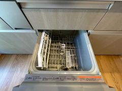 食事の後の手間を解消する食器洗い乾燥機を標準装備。手洗いよりも断然節約でき、節水で自然にもやさしいです。