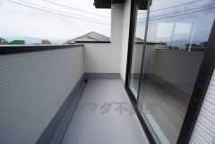 お天気の良い日はお洗濯物がよく乾きそうな日当たり良好のバルコニーです＾＾