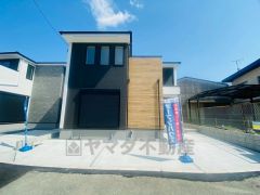 駐車2台（内1台軽自動車）ご夫婦で1台ずつ所有出来ます＾＾ 須惠スマートICまで車で約4分（1.0ｋｍ）