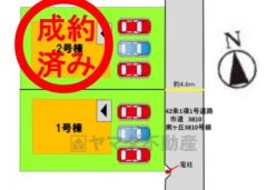 1号棟。 カースペースは停めやすい並列駐車3台付き。敷地面積広々50坪。 自転車やバイクなども置ける広さです＾＾
