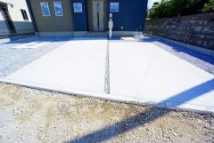 カースペースは停めやすい並列駐車4台駐車できます＾＾ 前面道路は6ｍ以上と駐車がスムーズにできます＾＾