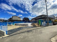 前面道路は公道南側約4.6ｍ。車の通行が少なく、小さなお子様がいるご家庭でも安心して過ごせます＾＾