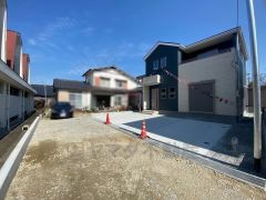 前面道路は交通量が少なく小さなお子様がいるご家庭も安心です＾＾
