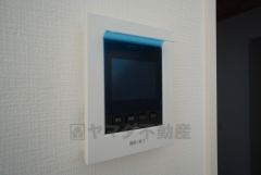防犯性、セキュリティ対策に安心できるテレビモニター付きインターフォンです。セールスマン対策にもなり安心できます。