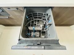 家事の時間が短縮できる食器洗浄乾燥機付。後片付けもラクラクです。