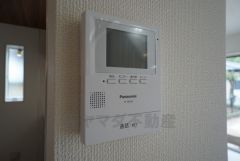 防犯性、セキュリティ対策に安心できるテレビモニター付きインターフォンです。セールスマン対策にもなり安心できます。