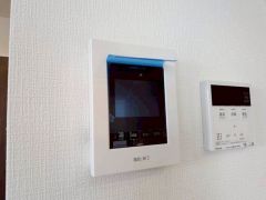 防犯性、セキュリティ対策に安心できるテレビモニター付きインターフォンです。セールスマン対策にもなり安心できます。