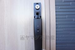 かざすだけで開閉できる、タッチキー採用の玄関。お買い物帰りで、両手がふさがってきても簡単に中に入れます＾＾