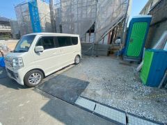 駐車スペースはゆとりある2台分を確保。マイカー用に、お客さま用に、余裕を持ってご利用いただけます。