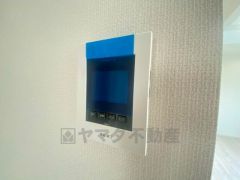 防犯性、セキュリティ対策に安心できるテレビモニター付きインターフォンです。セールスマン対策にもなり安心できます。